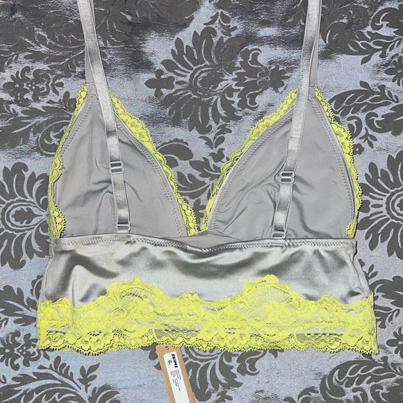 SKIMS Chrome Longline Lace Bikini Top NWT - Picture 3 of 4